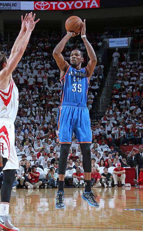 琼斯投篮被 琼斯投篮被